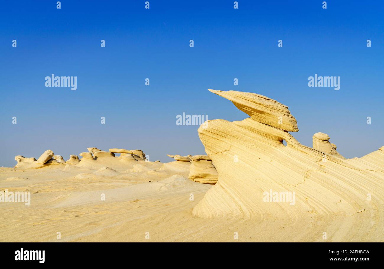 Formazioni di arenaria in Abu Dhabi desert negli Emirati Arabi Uniti Foto Stock