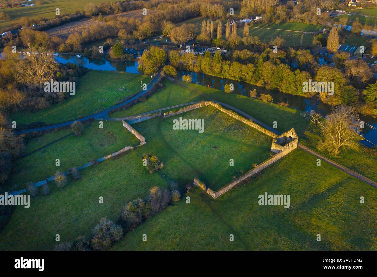Godstow abbazia e Monastero con il fiume Tamigi e porta prato, Oxford, Inghilterra posizione utilizzata in Philip Pullman materiali scuri libri Foto Stock