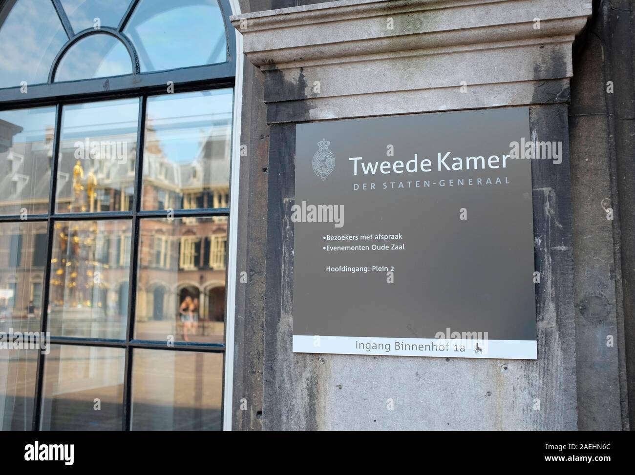 Segnaletica all'ingresso del parlamento dei Paesi Bassi (tweede kamer der staten generaal). Foto Stock