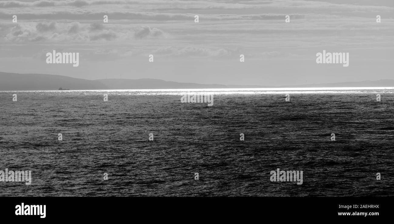 Vista panoramica dell'Oceano Atlantico, nella contea di Antrim, Irlanda del Nord e Irlanda Foto Stock