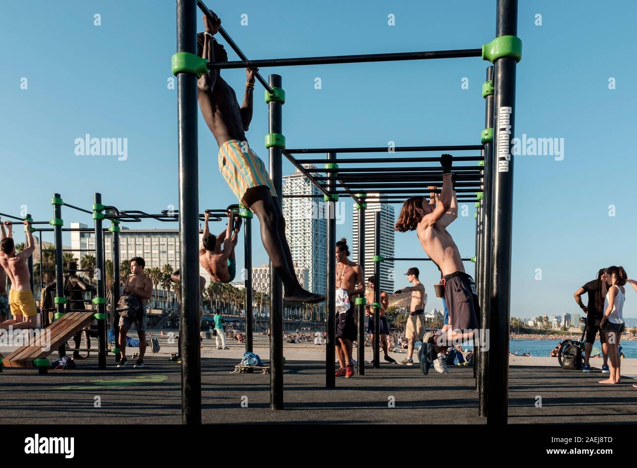 Allenamento di strada , outdoor training sopt sulla spiaggia di Passeig Maritim de Barceloneta,Barcelona, Spagna Foto Stock