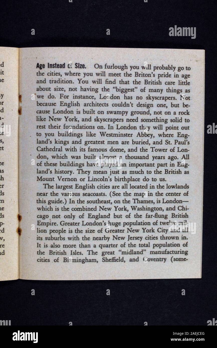 'Age Invece di Size' all'interno di 'A Short Guide to Great Britain', un pezzo di memoria replica della seconda guerra mondiale relativo agli americani ('Yanks') nel Regno Unito. Foto Stock
