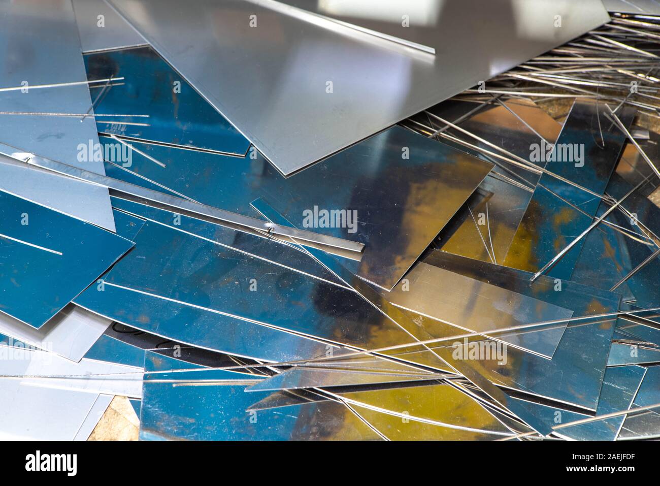 Galvanized fogli di acciaio inossidabile. Produzione di tubi metallici. Foto Stock