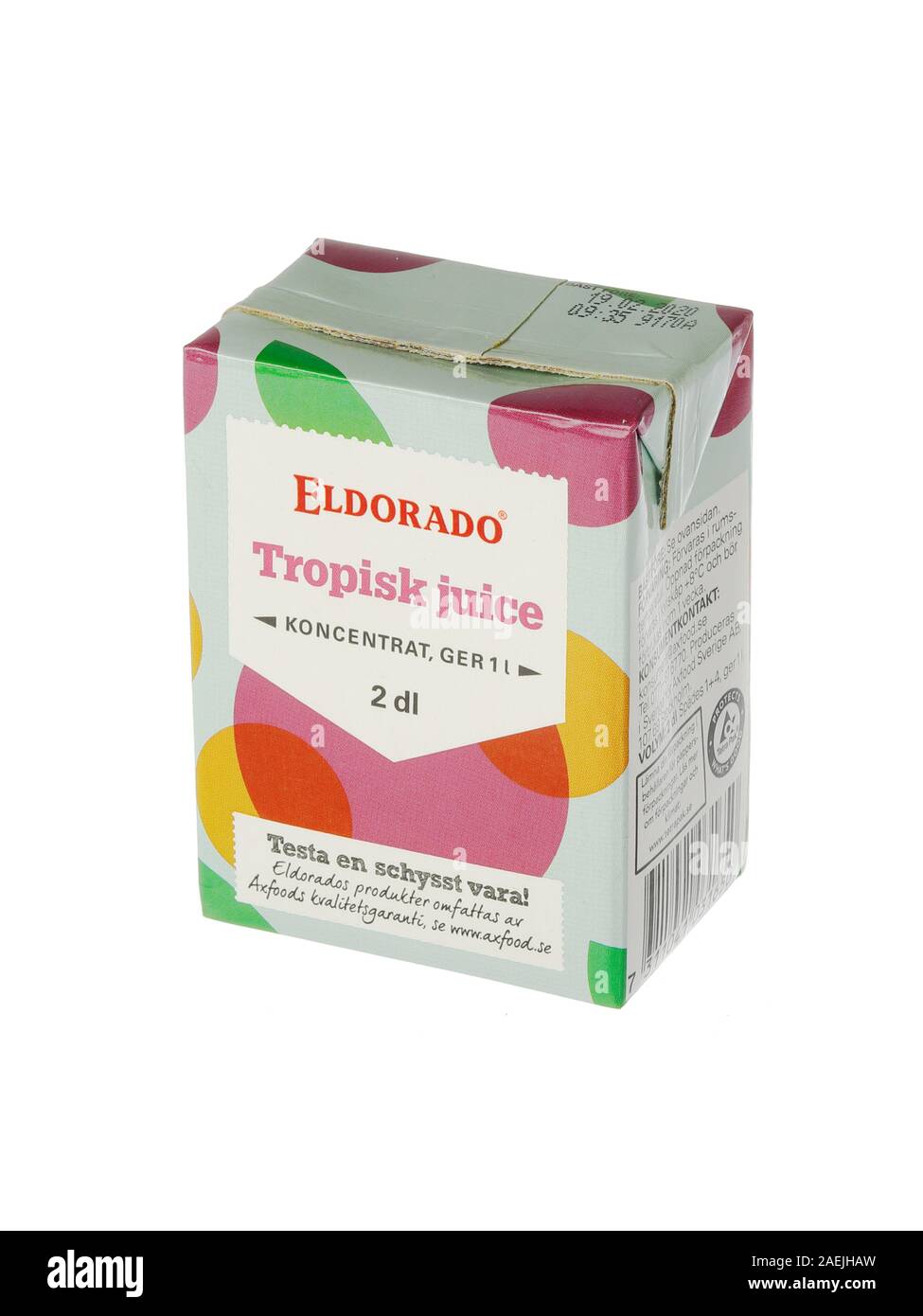 Stoccolma, Svezia - 2 Dicembre 2019: un pacchetto di 2 dl di concentrato di succo tropicale con Axfood la marca di Eldorado isolati su sfondo bianco. Foto Stock