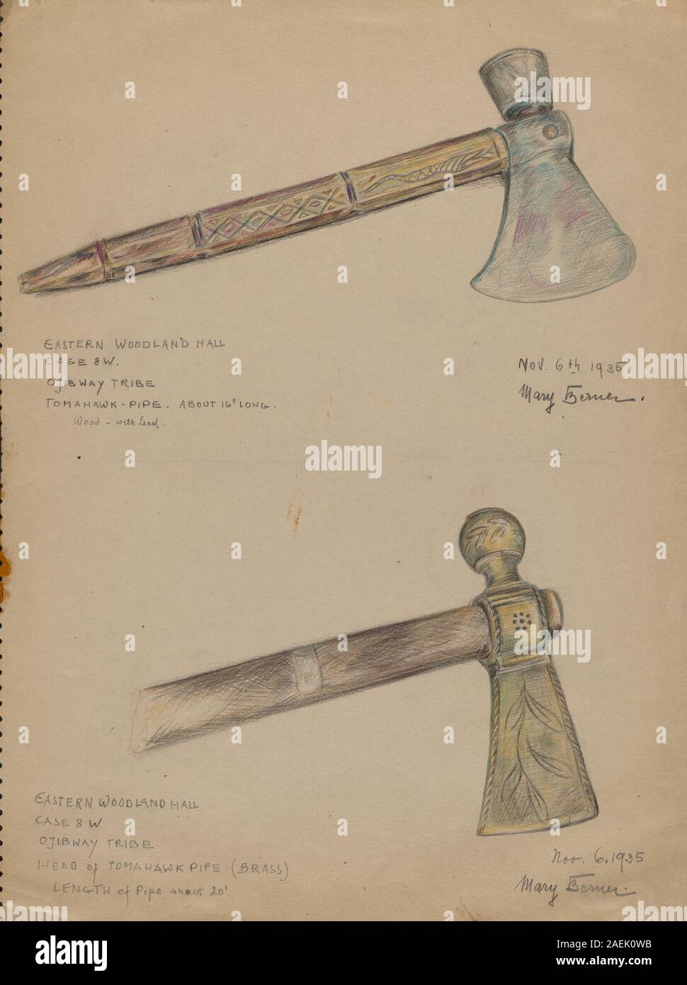 Tomahawk Pipe di Mary Berner, datato 1935, mostra un'arma combinata e un tubo fumante usati nella cultura dei nativi americani. L'oggetto mostra artigianato, design funzionale, uso di materiali e significato culturale nelle società indigene del XX secolo. Foto Stock