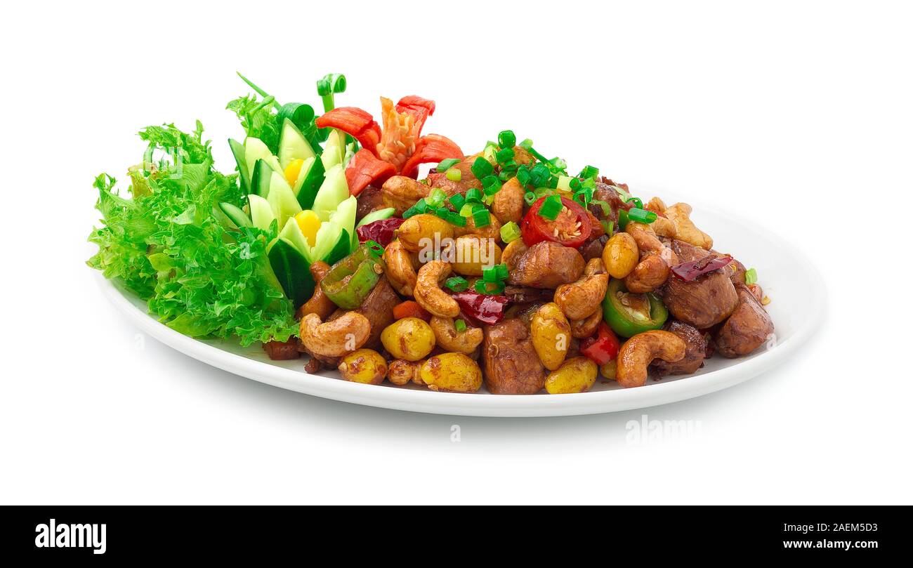 Mescolare il pollo fritto con Anacardi e peperoncino cibo asiatico hole-in-wall eatery in occidente. Piatto di cibo morbido e umido soddisfa di pollo caldo Crunch di f Foto Stock