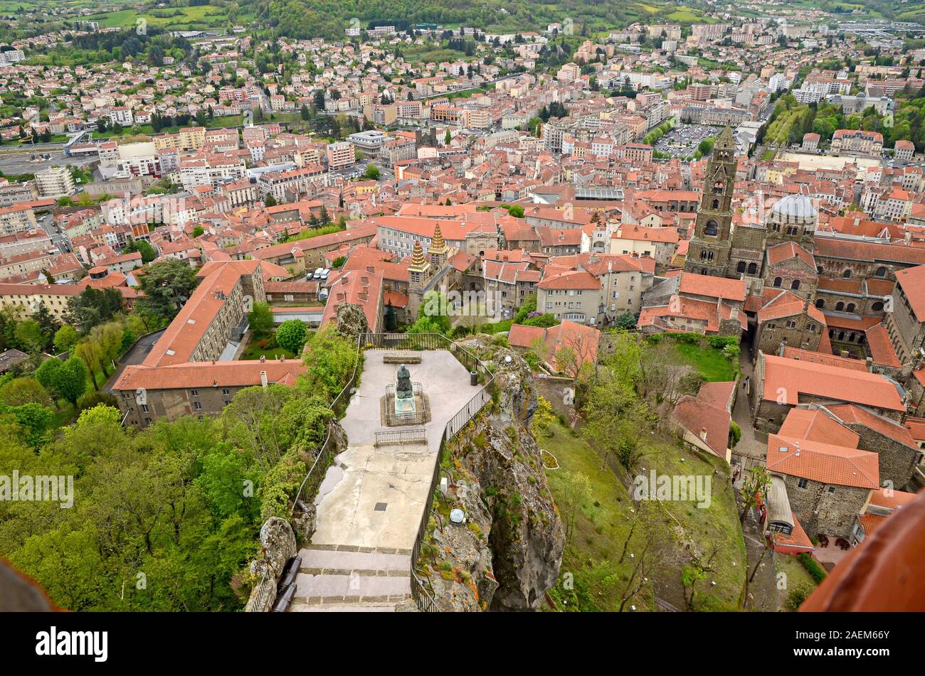 Le Puy Cattedrale talvolta indicata come la Cattedrale di Nostra Signora dell Annunciazione, è una chiesa cattolica romana si trova a Le Puy-en-Velay, Auverg Foto Stock