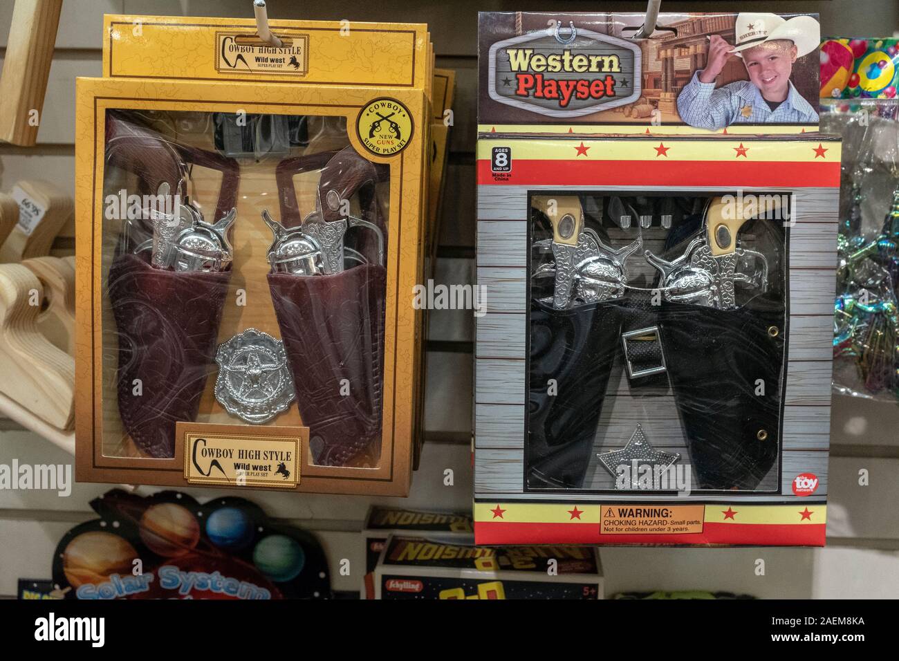 Wild West pistole giocattolo sul display Foto Stock