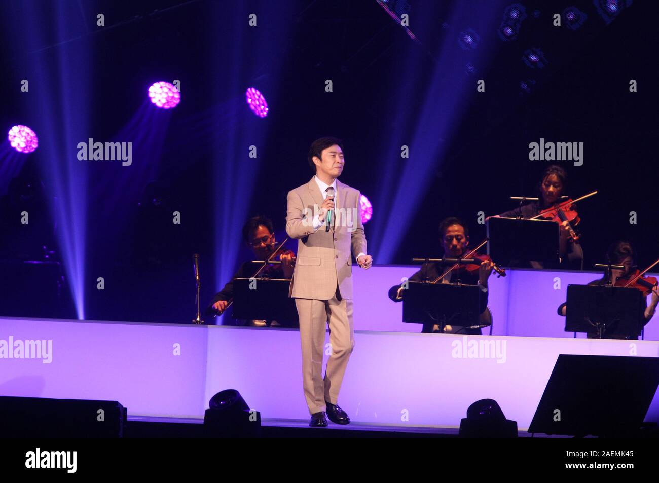 Il cinese cantautore e host Fei Yu-ching compie durante il suo concerto di arrivederci, che si tiene a Taipei Arena per terminare il suo 47-yaer eseguendo c Foto Stock