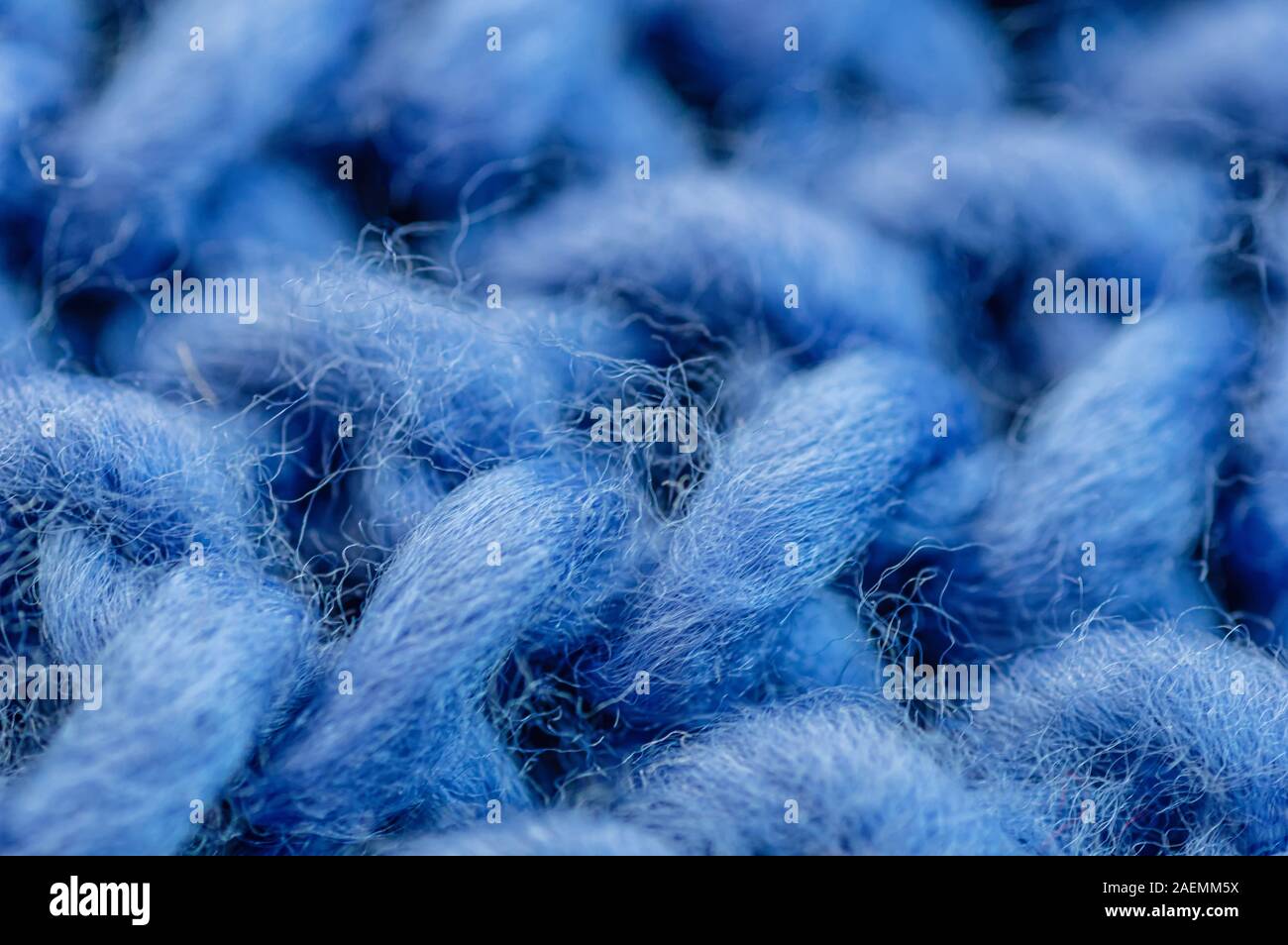 Blue tessuto a maglia closeup. Maglia di lana sfondo. Fatte a mano. Macro. Foto Stock