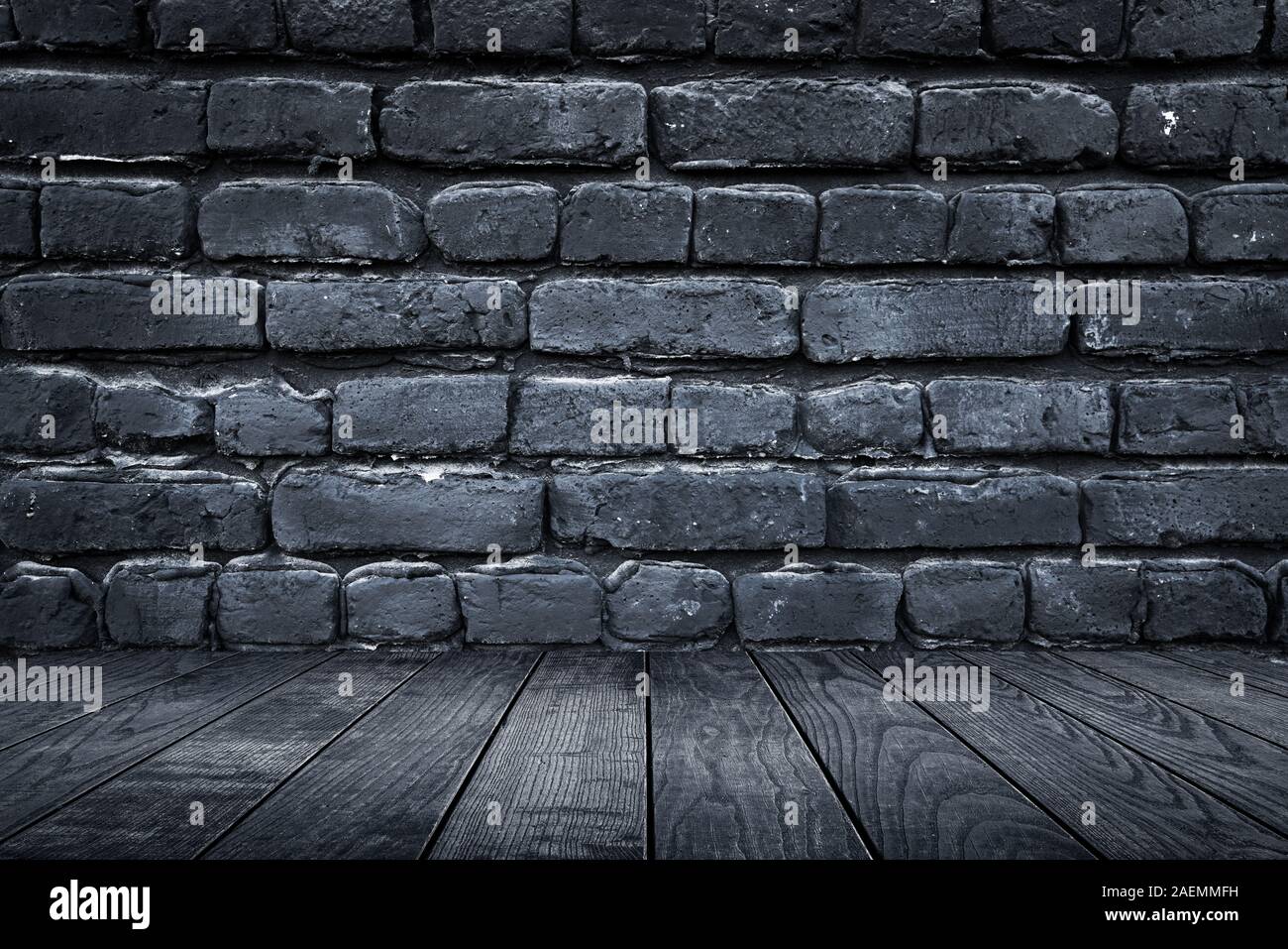 Luce e buio mattoni grigio sulla parete e pavimento in legno decorazione per lo sfondo. Foto Stock