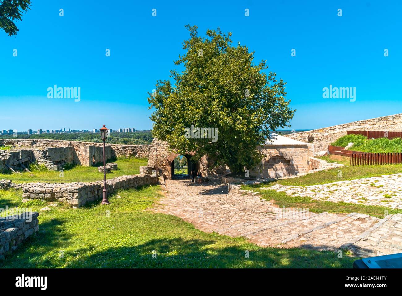 Belgrado, Serbia - 10 agosto 2019 : rovine storiche di Kalemegdan, luogo storico di Belgrado. Si tratta di uno dei più famosi luoghi turistici. Foto Stock