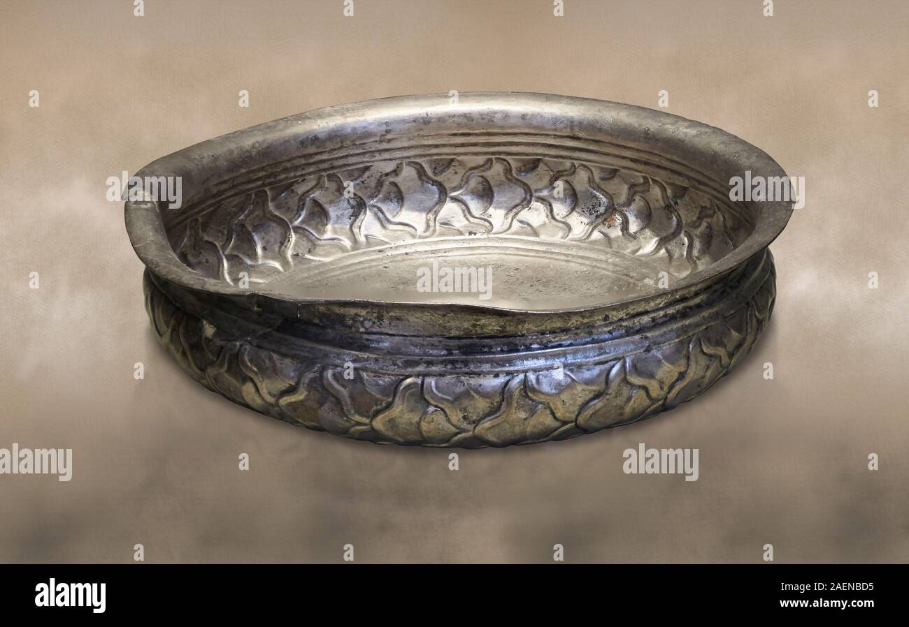 Micenea i silver cup dalla tomba 78 di Micene tombe a camera, Grecia. Museo Archeologico Nazionale di Atene. Questo micenea i Silver Cup ha un re Foto Stock