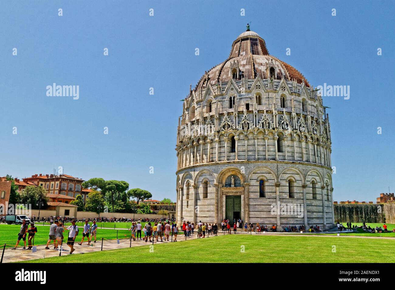 Il Pisa Battistero di San Giovanni adiacente alla cattedrale di Pisa, Toscana, Italia. Foto Stock