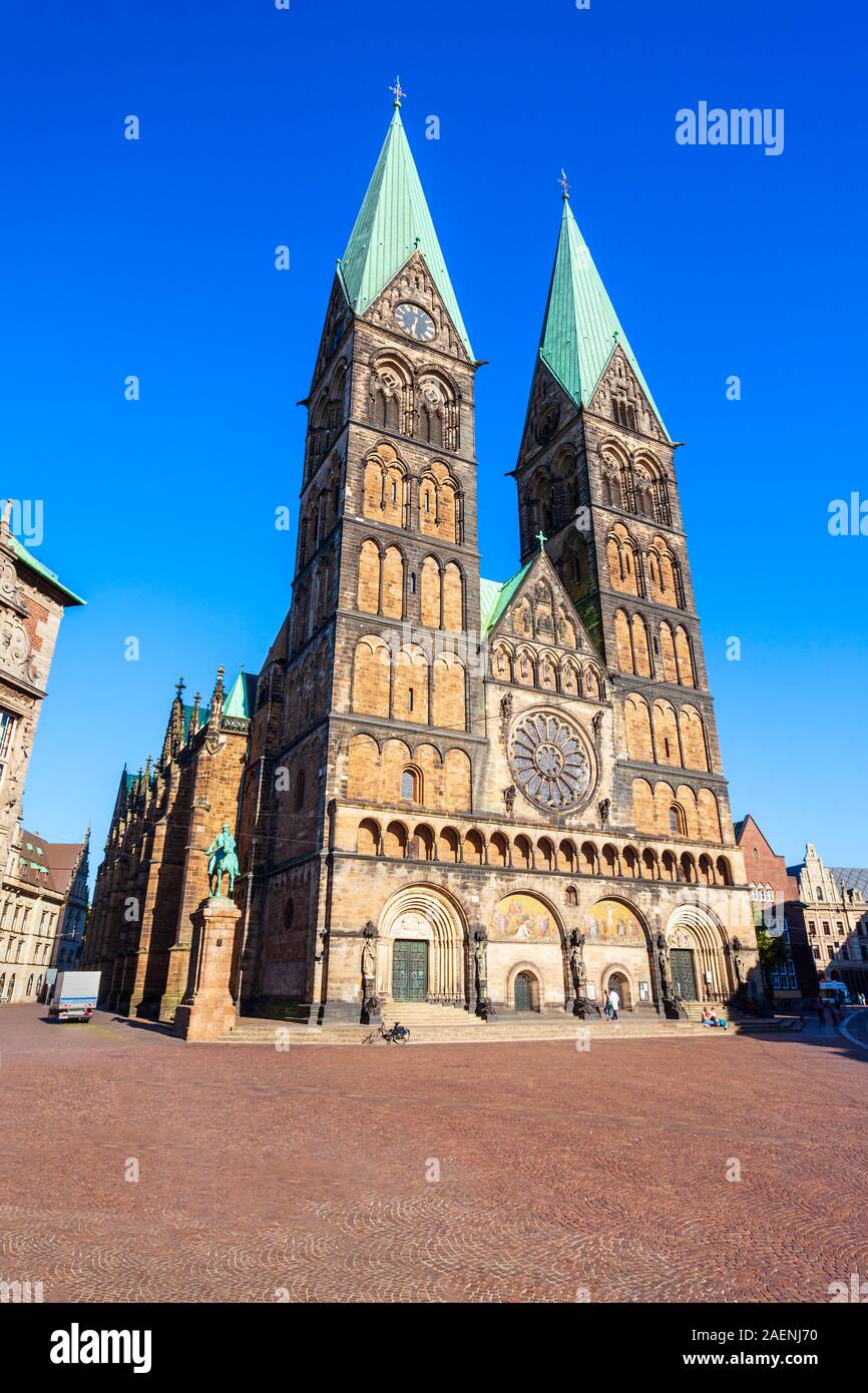 Cattedrale di Brema o Bremer Dom è una chiesa dedicata a San Pietro nella piazza del mercato di Brema, Germania Foto Stock