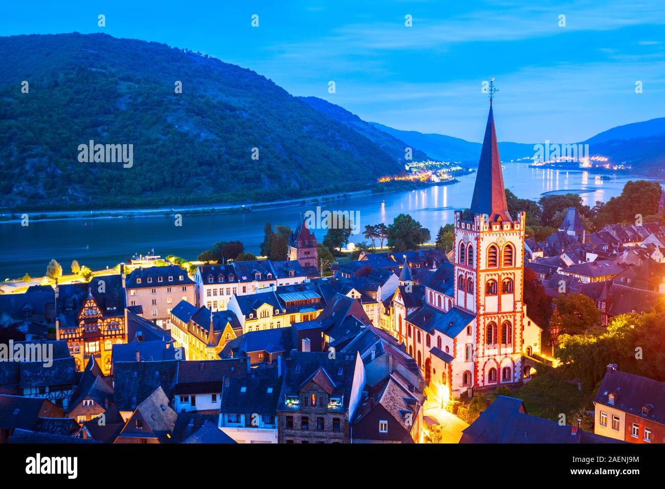 Antenna di Bacharach vista panoramica. Bacharach è un piccolo paese della valle del Reno nella Renania-Palatinato, Germania Foto Stock