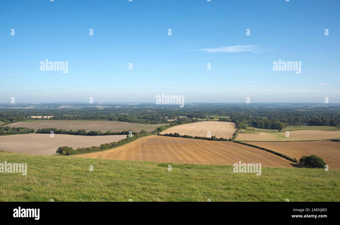 West Berkshire farmland, boschi, campi incolti, pascoli, stoppie di cereali in una bella giornata autunnale dal North Wessex Downs, Settembre Foto Stock