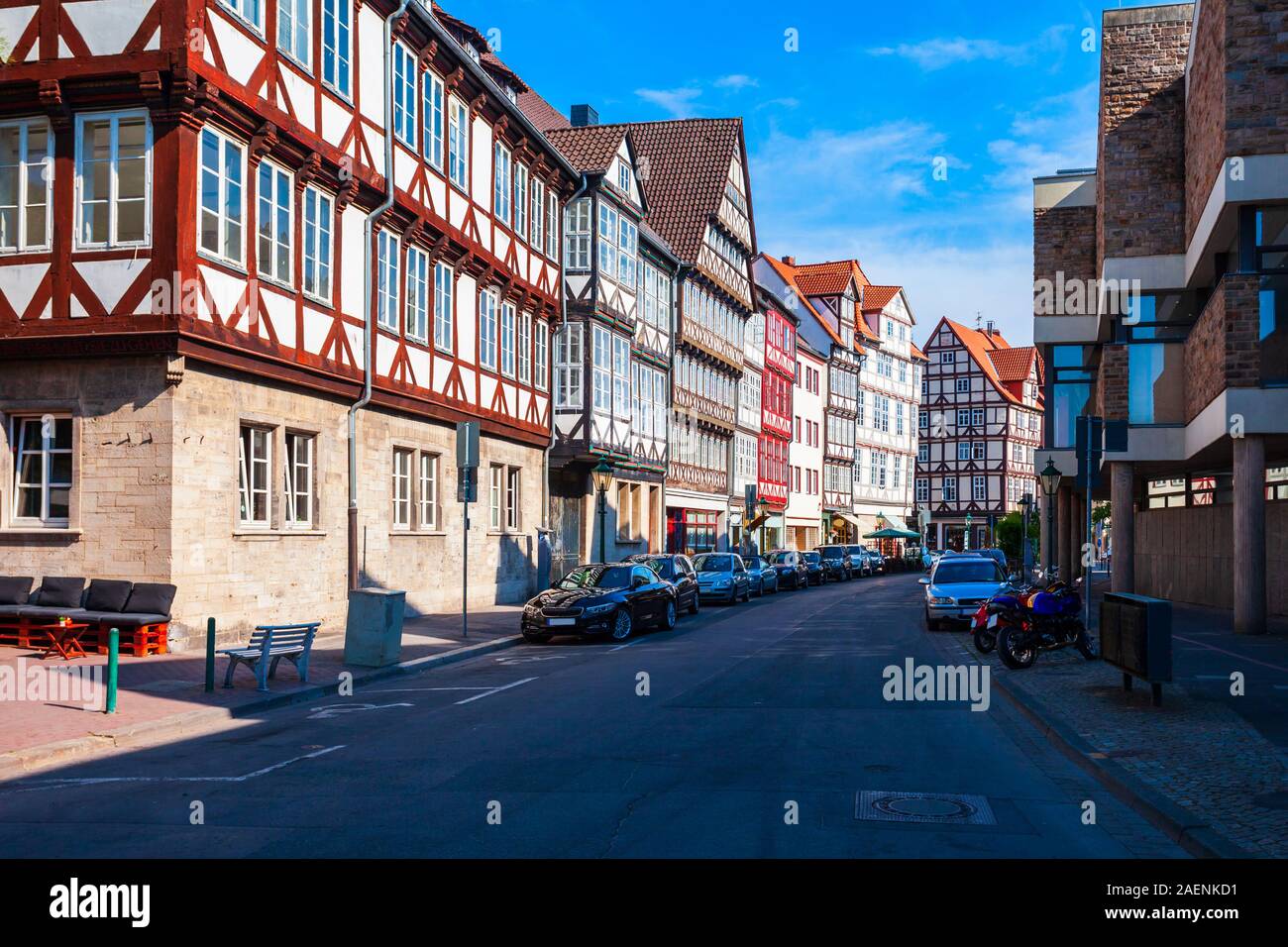 Tipica strada nel centro storico della città di Hannover in Germania Foto Stock