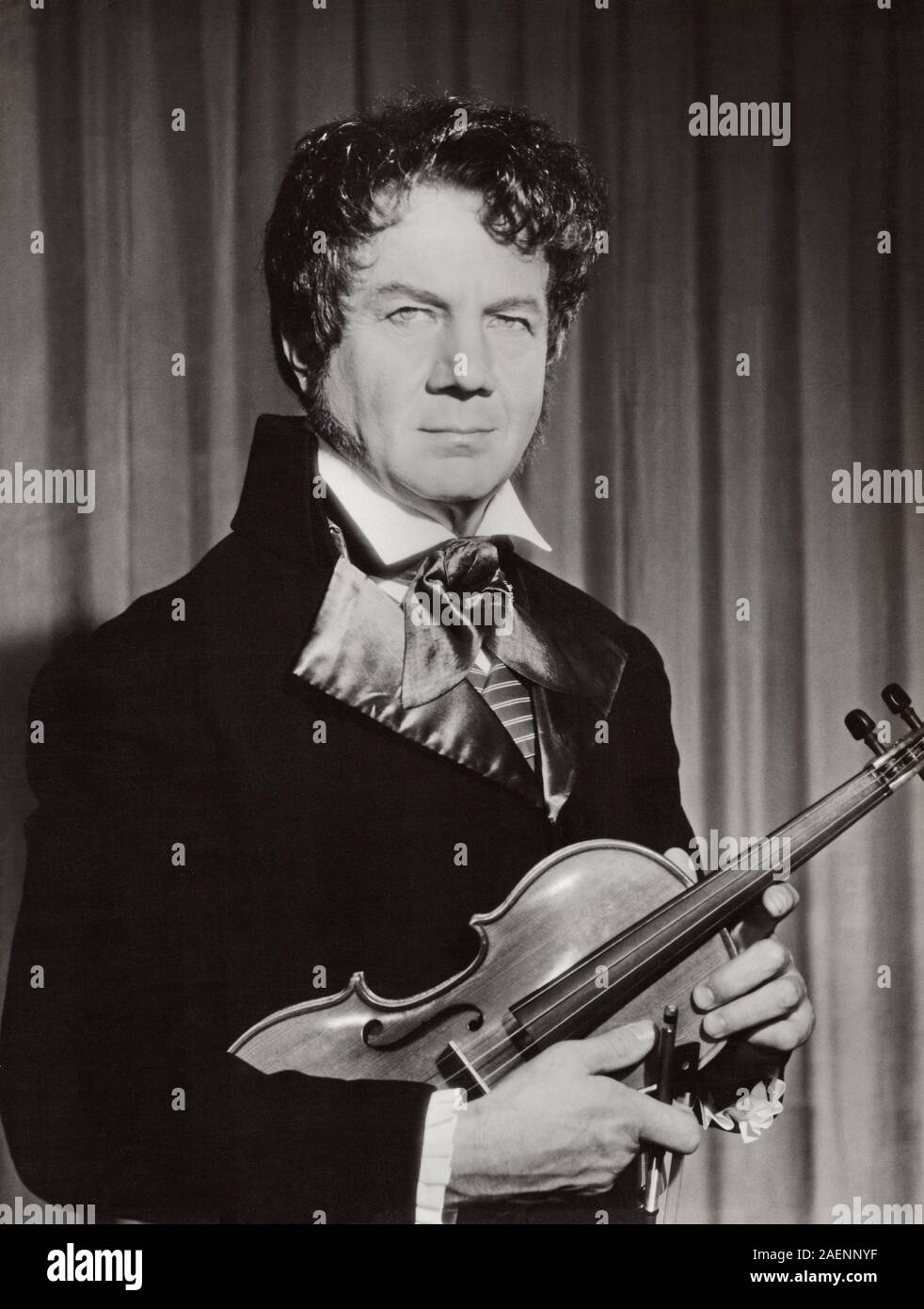 Rudolf Schock, deutscher Operetten-, ha mentito- und Opernsänger, als Niccolò Paganini, Deutschland 1967. Tedesco cantante classica Rudolf Schock come violinista italiano Niccolò Paganini, Germania 1967. Foto Stock