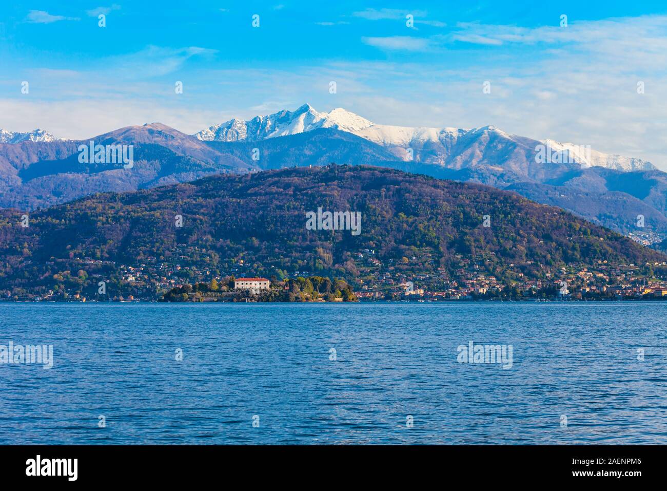 Isola Madre e Stresa antenna vista panoramica. Isola Madre è una delle Isole Borromee del Lago Maggiore nel nord Italia. Foto Stock
