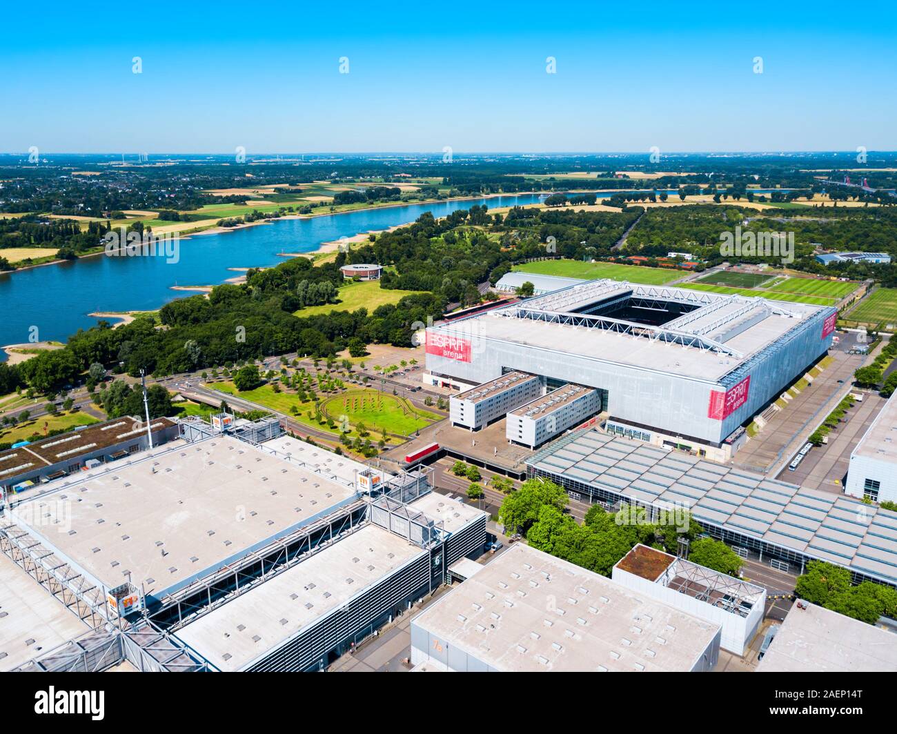 DUSSELDORF, Germania - Luglio 02, 2018: Dusseldorf Messe il terreno fieristico e Esprit Arena stadium di Dusseldorf City in Germania Foto Stock