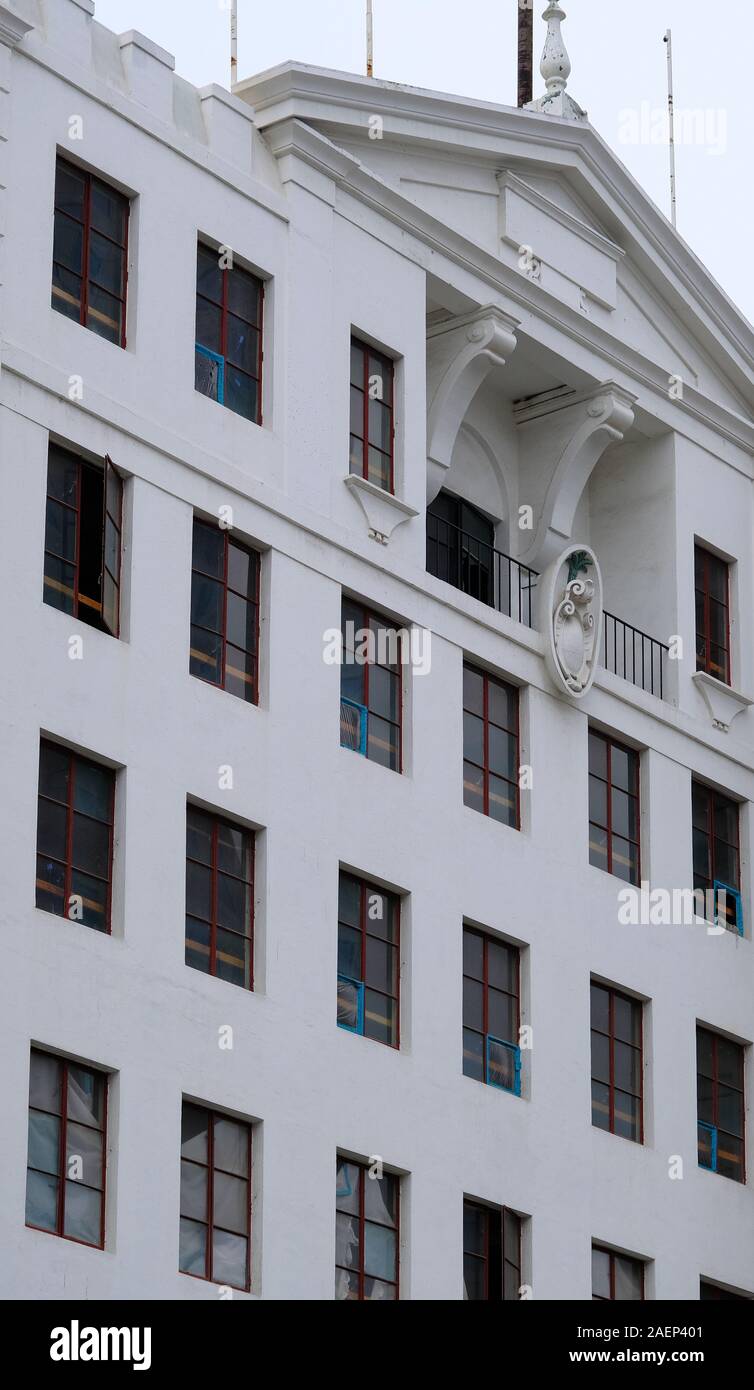 Facciata del classico edificio vecchio Foto Stock
