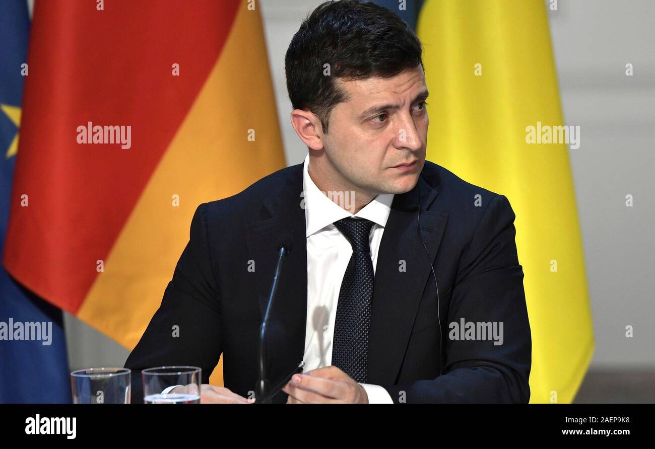 Parigi, Francia. 10 dicembre, 2019. L'Ucraina il Presidente Vladimir Zelensky durante una conferenza stampa congiunta a seguito della conclusione del formato della Normandia riunione al vertice dell'Elysee Palace 10 Dicembre 2019 a Parigi, Francia. Credito: Alexei Nikolsky Cremlino/Piscina/Alamy Live News Foto Stock