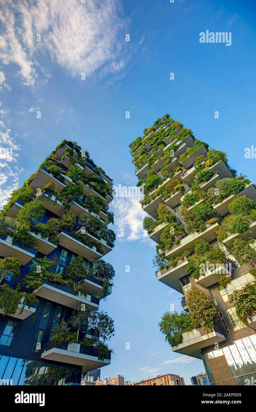 Il moderno Bosco Verticale Palace di Milano, Italia Foto Stock