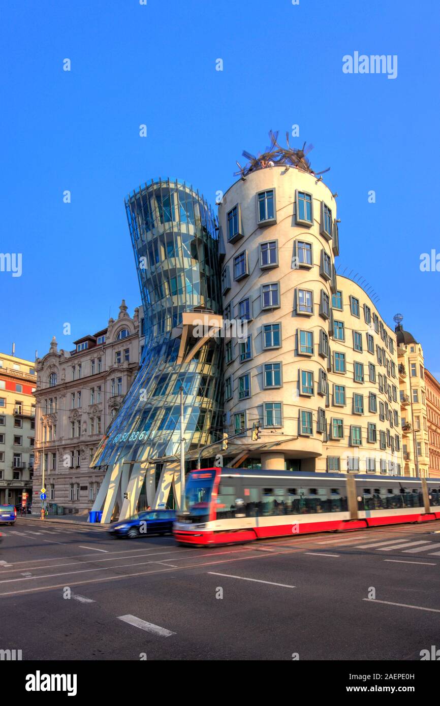 La Casa danzante di Frank Gehry, Praga, Repubblica Ceca Foto Stock