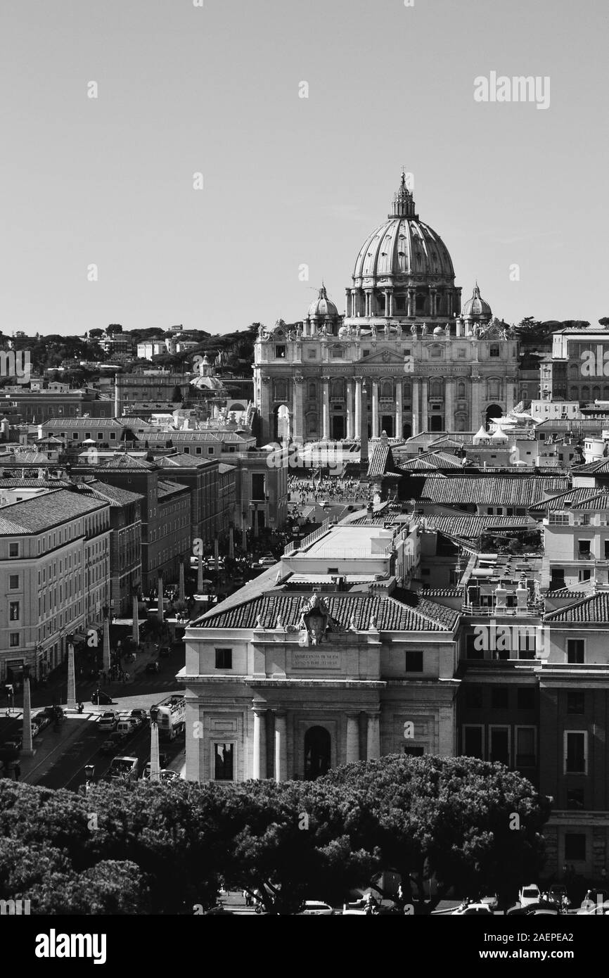 Roma Paesaggio con la cupola del Vaticano in background Foto Stock
