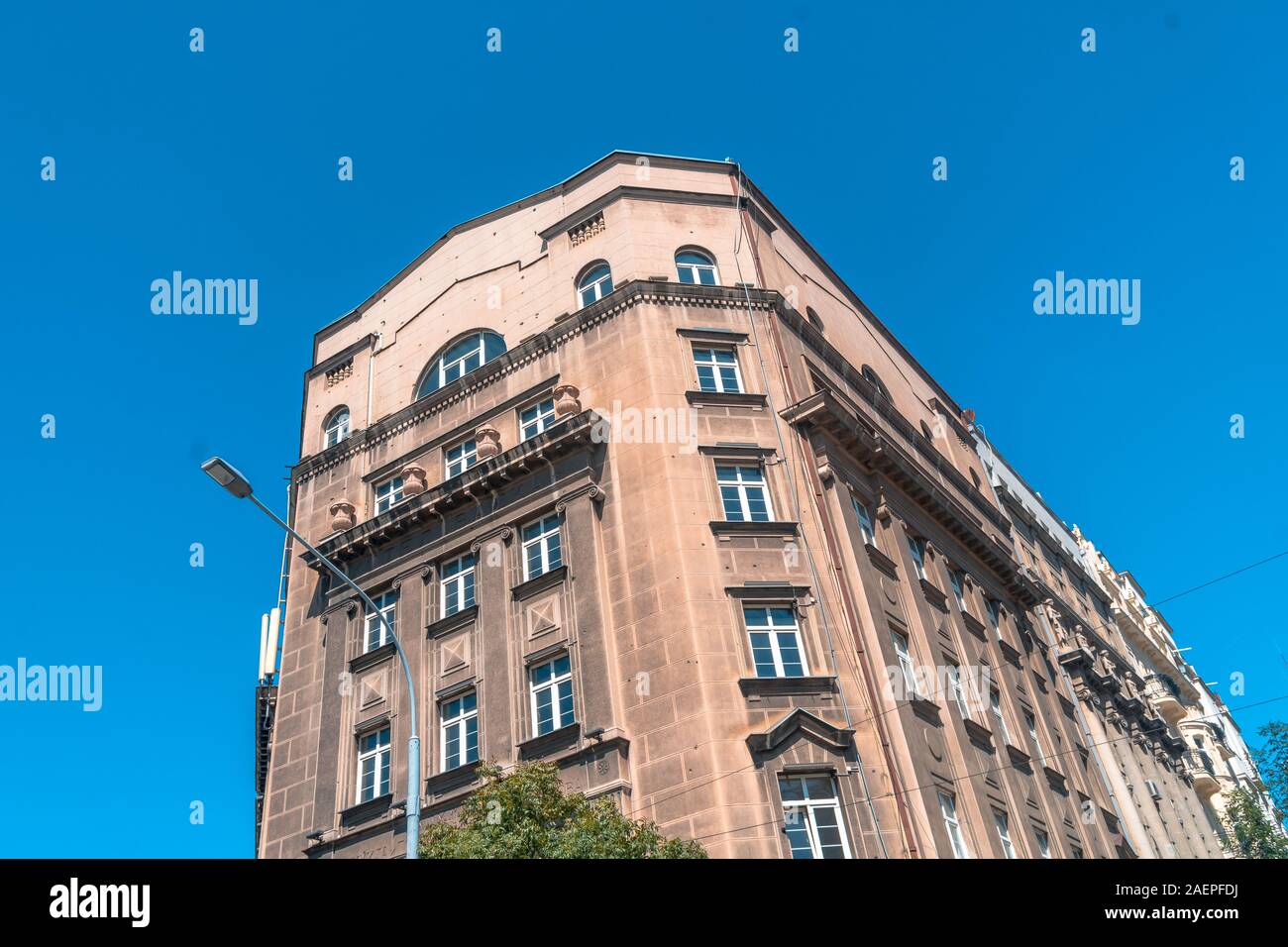 Belgrado, Serbia - 10 agosto 2019 : architettura edifici in città con bullet contrassegni. Belgrado è popolare destinazione turistica in Serbia. Foto Stock