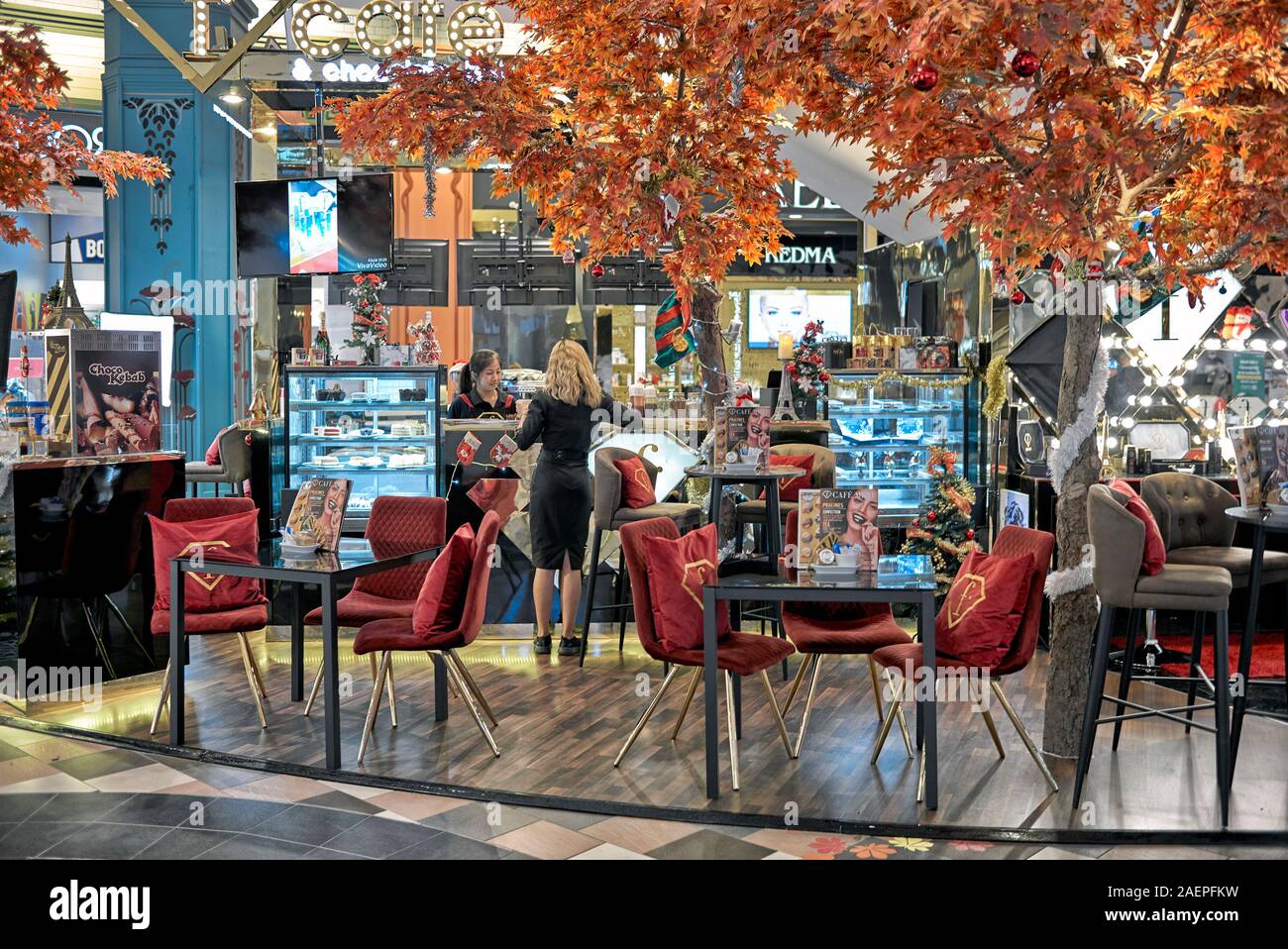 Bistro Cafe in Thailandia shopping mall interni. Thai shopping mall ristorante. Sud-est asiatico Foto Stock