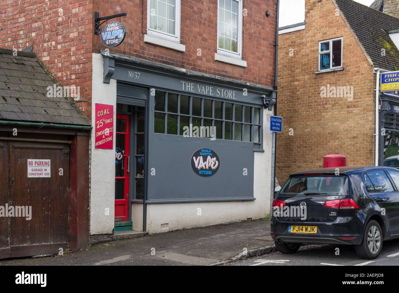 Il Vape Store nel villaggio di Earls Barton, Northamptonshire, Regno Unito Foto Stock