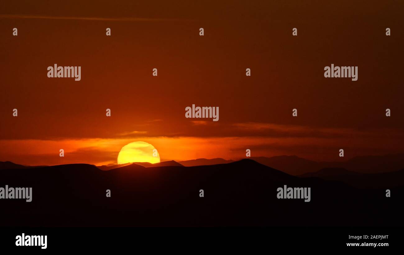 Tramonto nel deserto lut Foto Stock