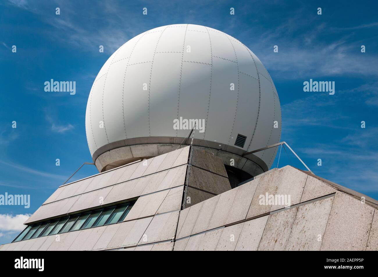 Stazione radar dell'aviazione civile su Grand Ballon (1424m) nel Ballon des Vosges Parco Naturale Regionale, Haut-Rhin (68), il Grand regione Est, Francia Foto Stock