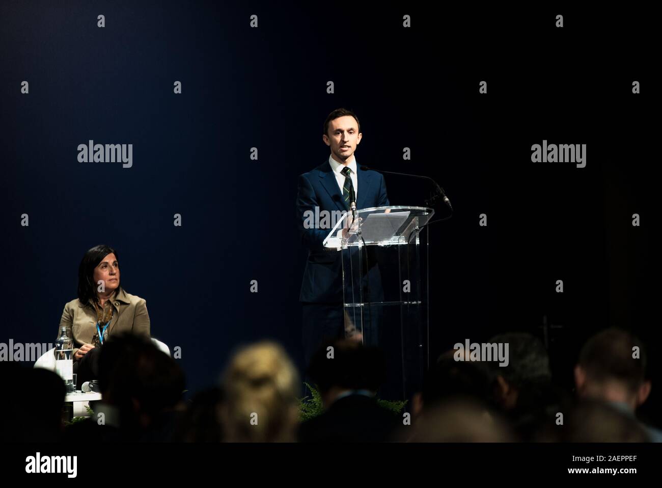 Madrid, Spagna. Decimo Dec, 2019. MADRID, Spagna - 10 dicembre 2019: Archie giovani, UK capo delegazione parlando durante la conferenza.CONFERENZA DELLE NAZIONI UNITE SUI CAMBIAMENTI CLIMATICI COP 25 a Madrid, Spagna. Credito: SOPA Immagini limitata/Alamy Live News Foto Stock