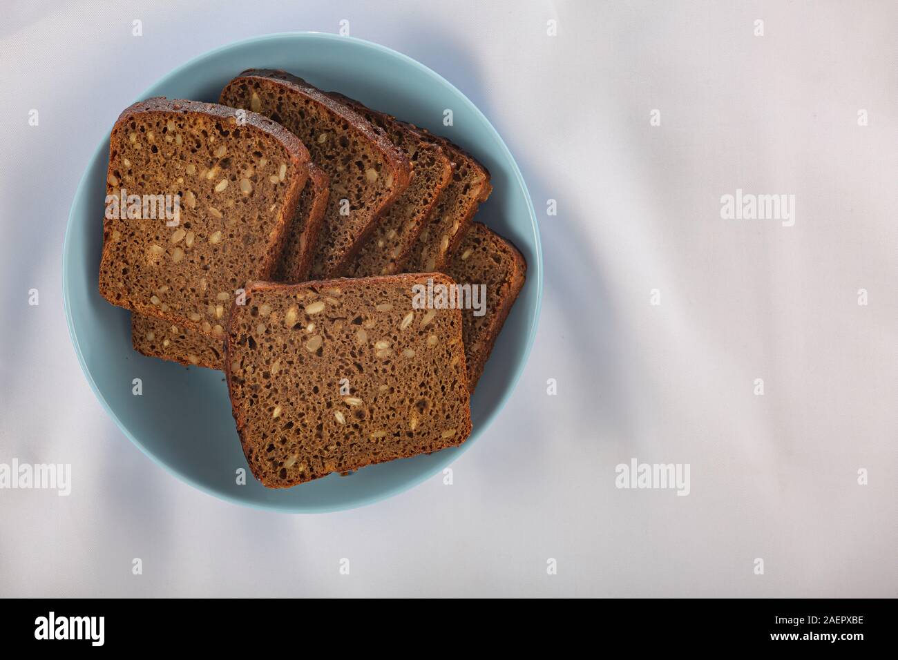 Il glifosato, pane di pasta acida, farina di segala Farina di riso,  cereali, wrap, eco friendly, pane pumpernickel Foto stock - Alamy