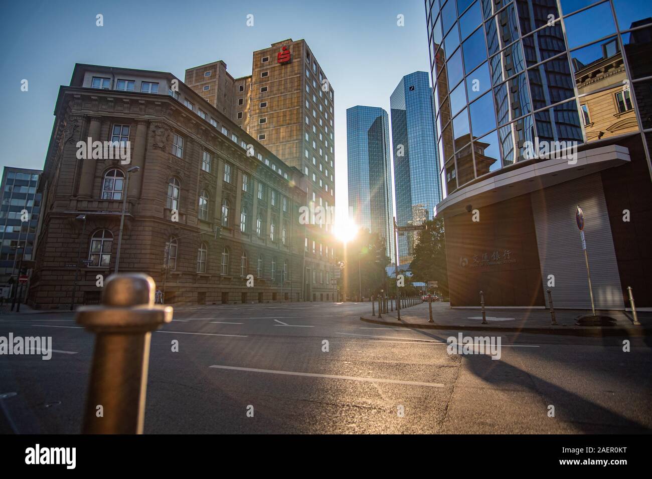 Francoforte Deutsche Bank Tower in Sun Foto Stock