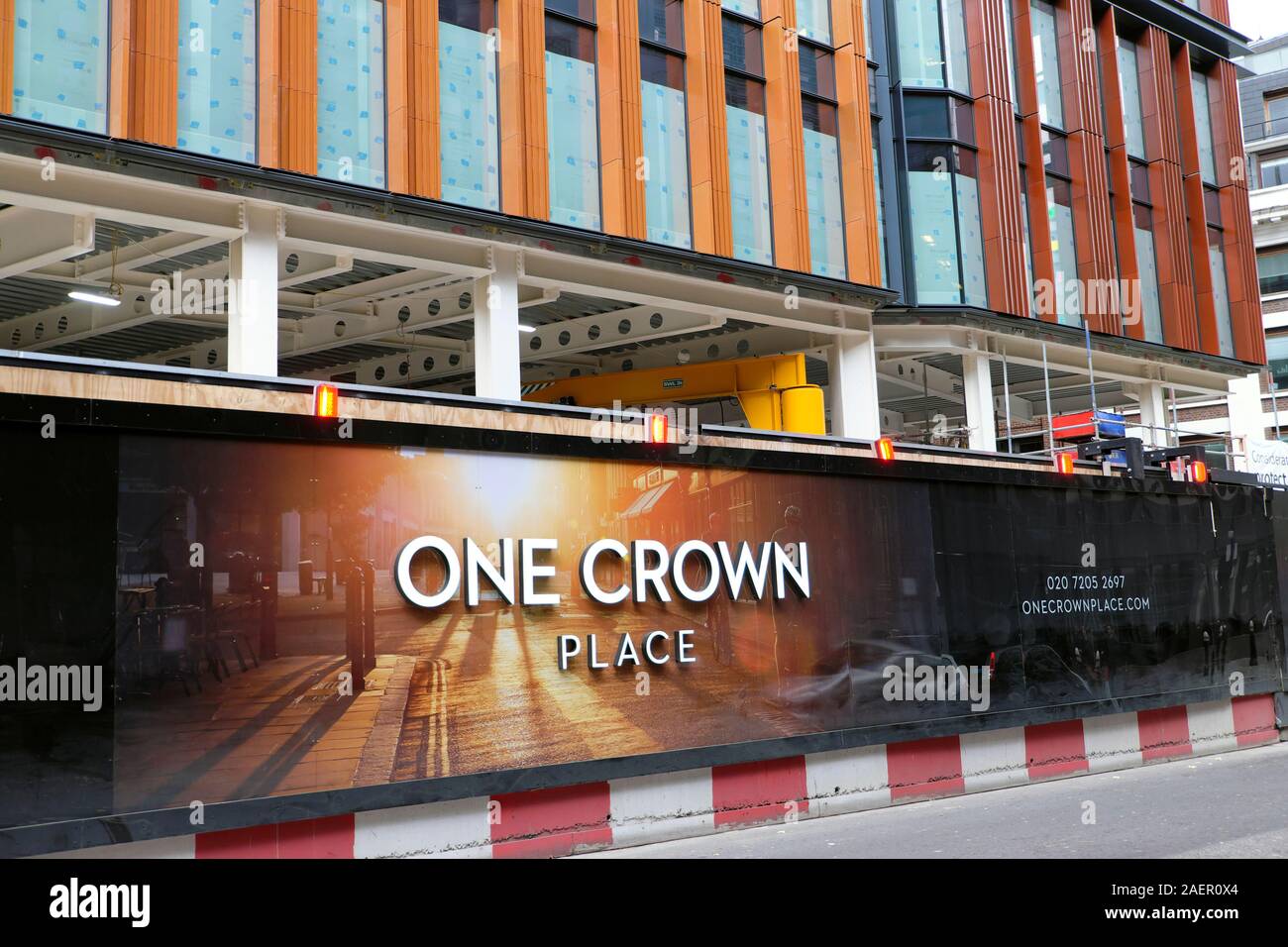 Una corona luogo alto edificio sito in costruzione segno a 54 Wilson Street nella città di Londra EC2 Inghilterra UK KATHY DEWITT Foto Stock