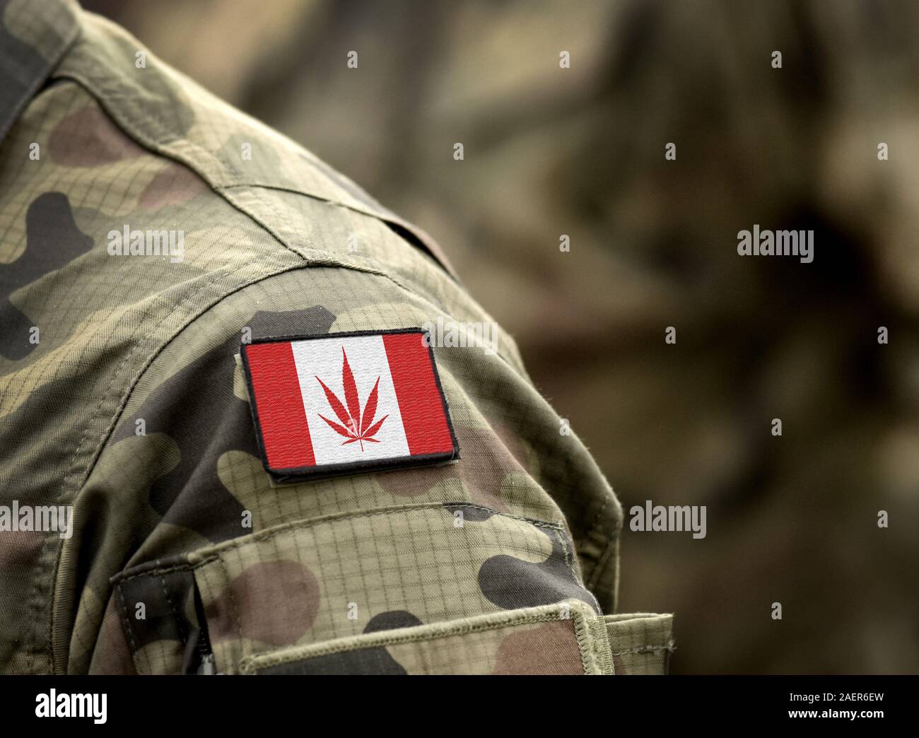 La Cannabis in Canada. Cannabis leaf sostituisce la foglia di acero sulla bandiera canadese. Cannabis nell esercito. Foto Stock