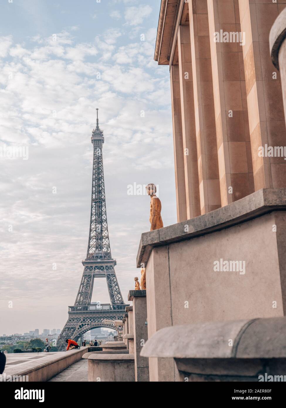 Torre Eiffel al mattino presto a Parigi, Francia Foto Stock