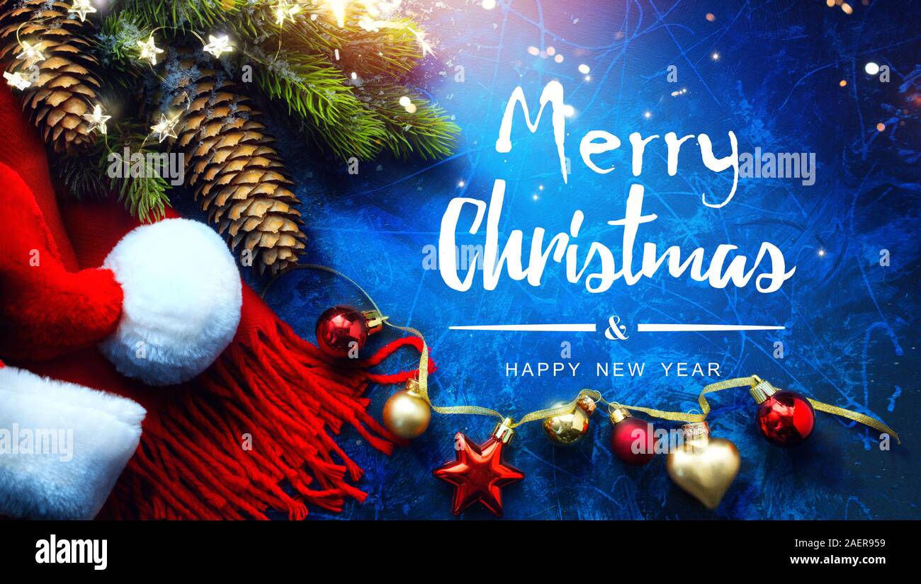 Auguri di Natale carta; holiday decorazione su sfondo blu; Xmas stagione banner Foto Stock