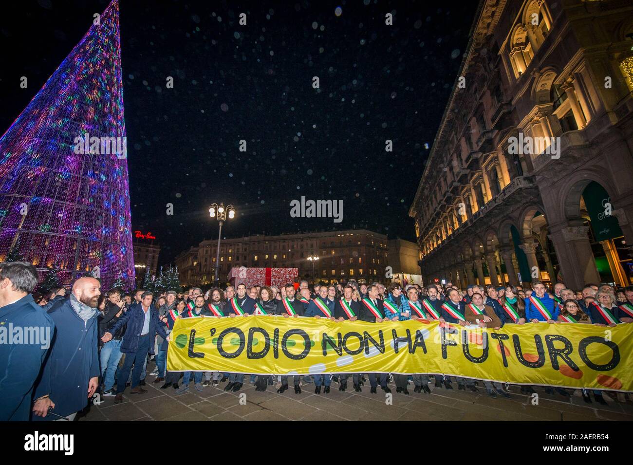 Marzo contro l odio con 600 sindaci e Lilliana Segre (Carlo Cozzoli/fotogramma, Milano - 2019-12-10) p.s. la foto e' utilizzabile nel rispetto del contesto in cui e' stata scattata, e senza intento diffamatorio del decoro delle persone rappresentate Foto Stock