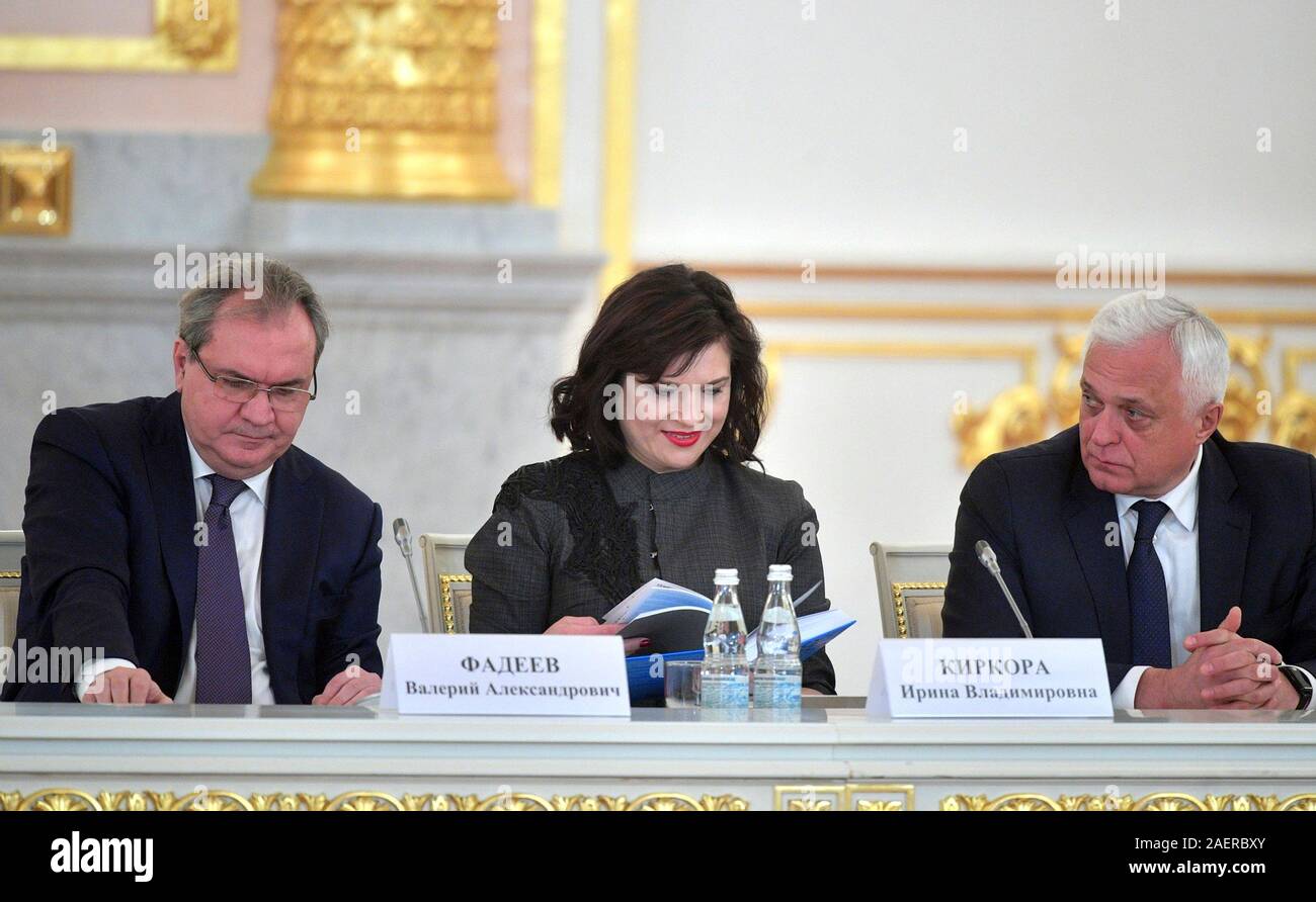 Mosca, Russia. 10 dicembre, 2019. Il presidente russo del Consiglio dei Diritti Umani, Valery Fadeyev, sinistra, Vice Presidente del Consiglio e di Irina Kirkora, centro e Segretario Esecutivo del Consiglio, Alexander Tochenov prima della riunione del Consiglio presidenziale per la società civile e i diritti dell'uomo presso il Cremlino Dicembre 10, 2019 a Mosca, in Russia. Credito: Alexei Druzhinin Cremlino/Piscina/Alamy Live News Foto Stock