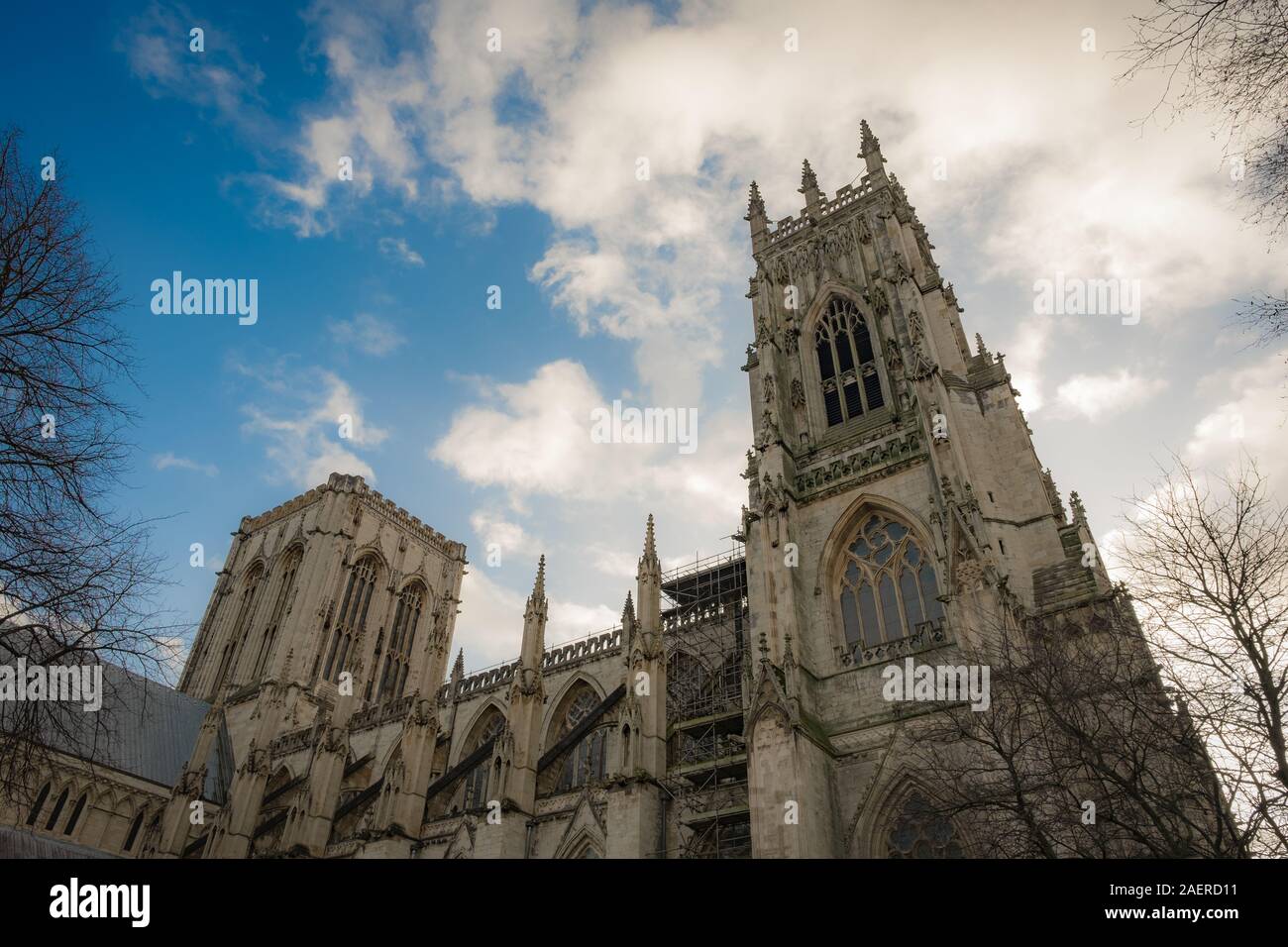 York Minster contro un cielo blu, York, Regno Unito Foto Stock