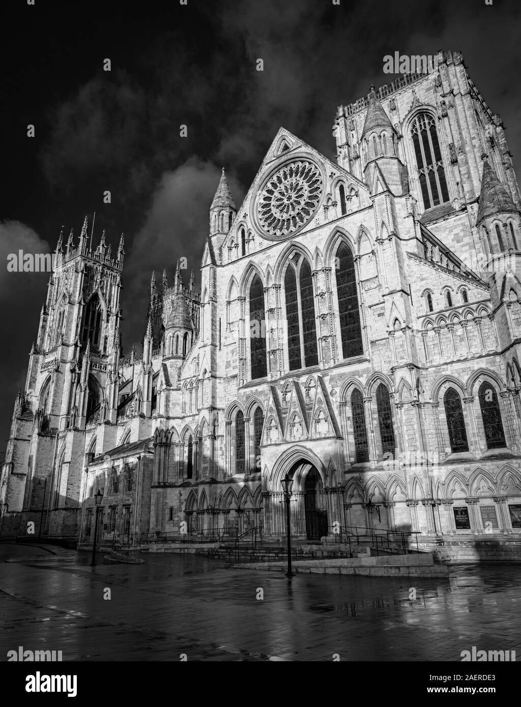 Il sole splende su York Minster e York, Regno Unito Foto Stock