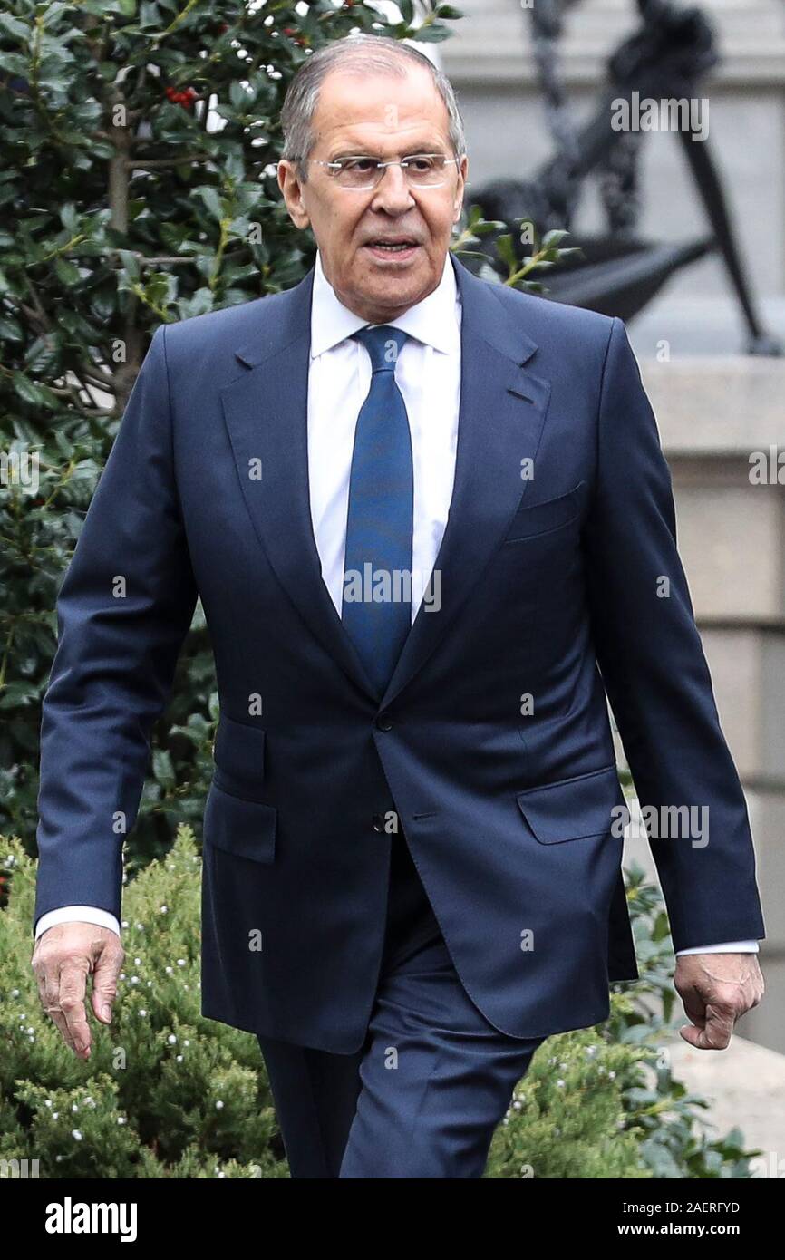 Washington, Stati Uniti d'America. Decimo Dec, 2019. Ministro degli Esteri russo Sergey Lavrov cammina verso l'ala ovest della Casa Bianca per incontrare il presidente Donald Trump su dicembre 10, 2019 a Washington, DC.(foto di Oliver Contreras/SIPA USA) Credito: Sipa USA/Alamy Live News Foto Stock