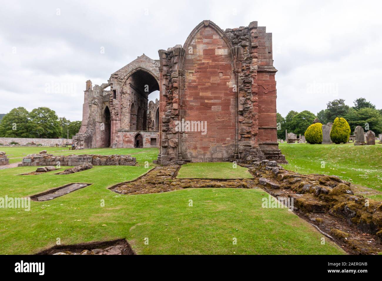 Melrose Abbey, parzialmente in rovina monastero dell'ordine cistercense in Melrose, Roxburghshire, Scottish Borders, Scotland, Regno Unito Foto Stock