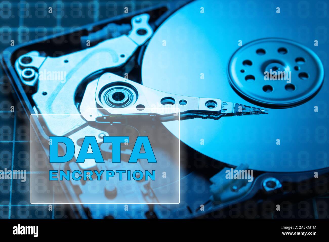 Concetto di sicurezza dei dati. La crittografia dei dati del disco rigido. Foto Stock