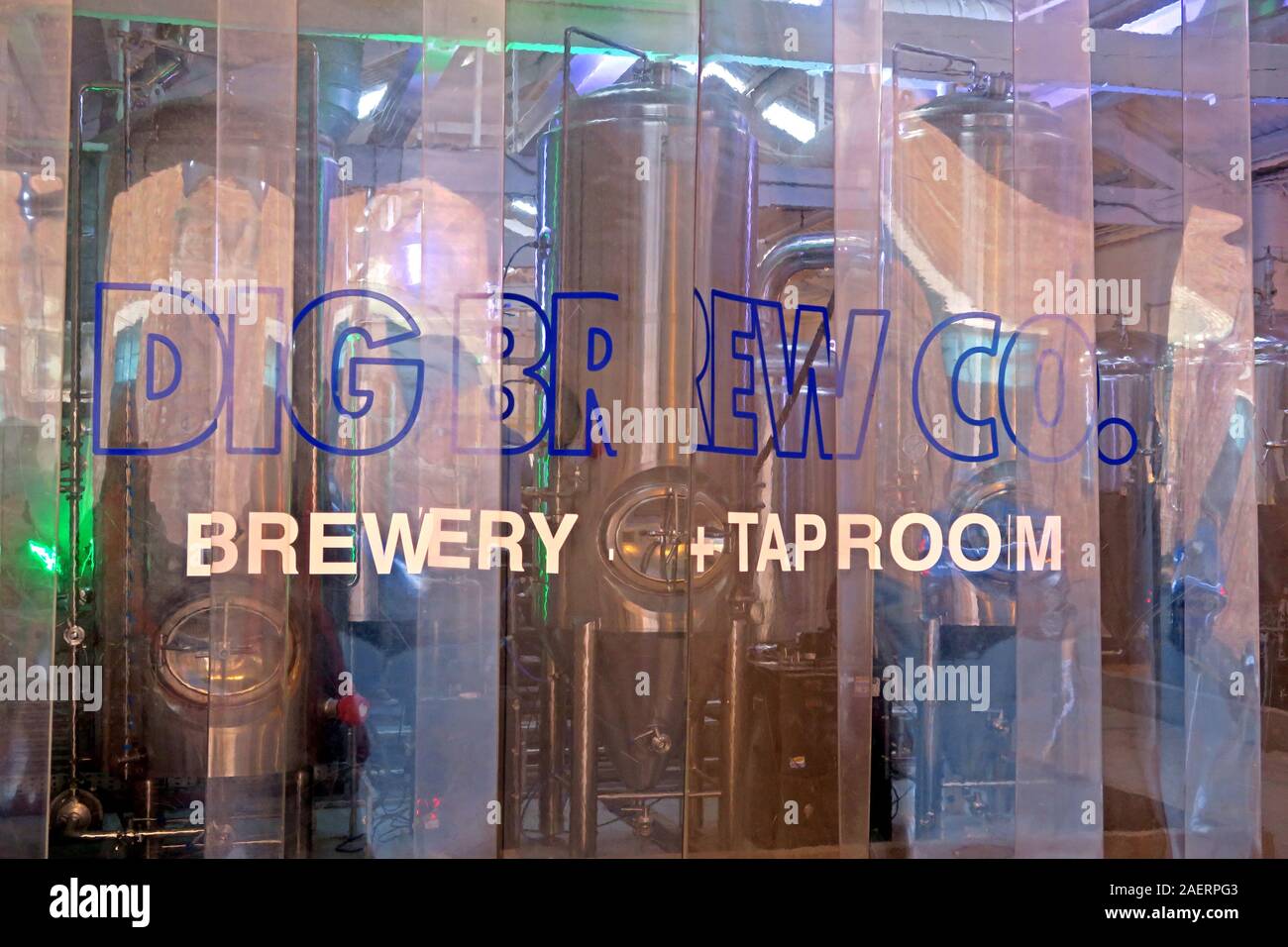 Cortina di plastica, DigBrew Brewery + Taproom, Dig Brew Co, 43 River St, Deritend, Digbeth, Birmingham, West Midlands, Inghilterra, Regno Unito, B5 5SA Foto Stock